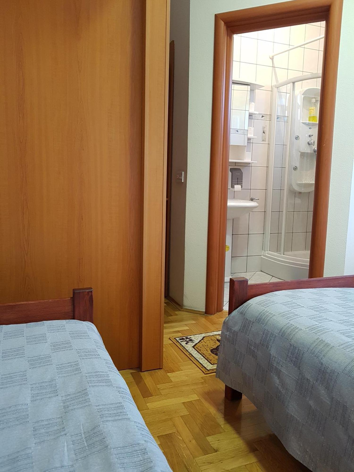 Prenociste Klas Pleternica Стая снимка